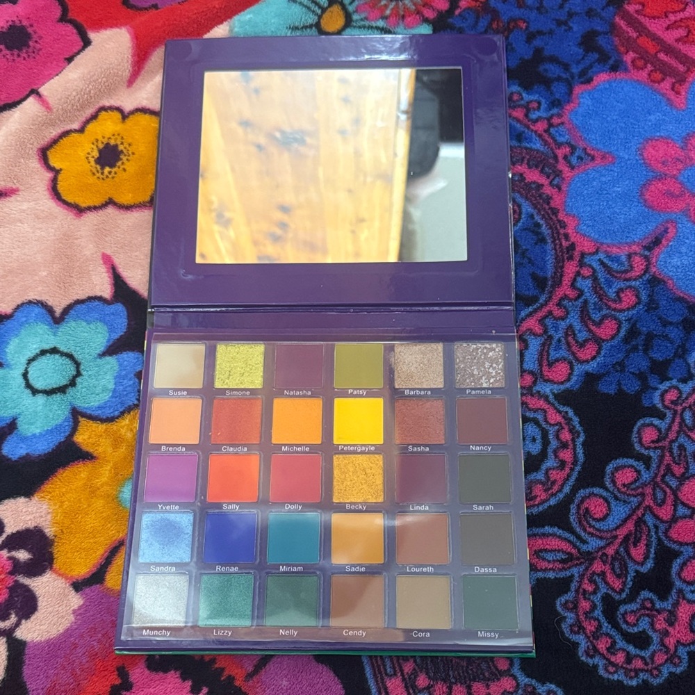 Colorful Eyeshadow Palette with Mirror